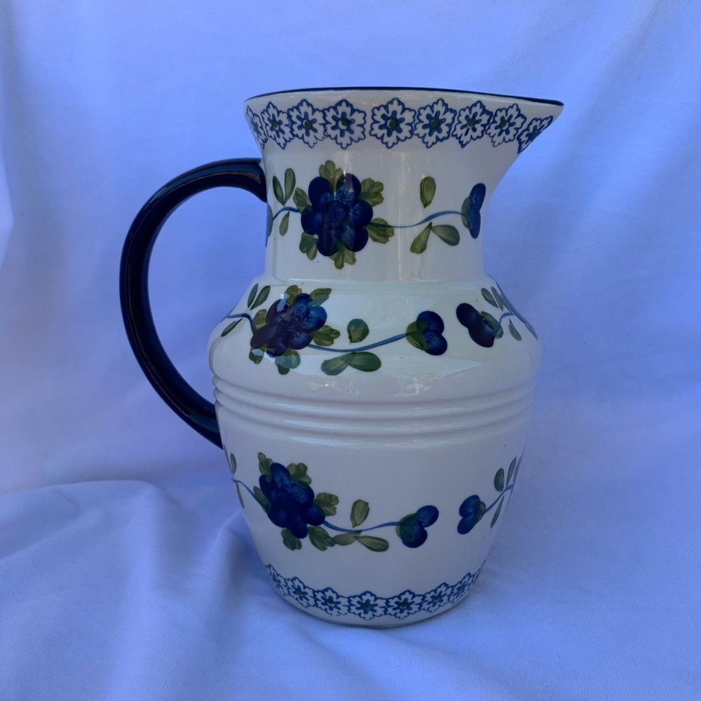 Tabletops Gallery Nicolette 8-3/4" Pitcher with Handle